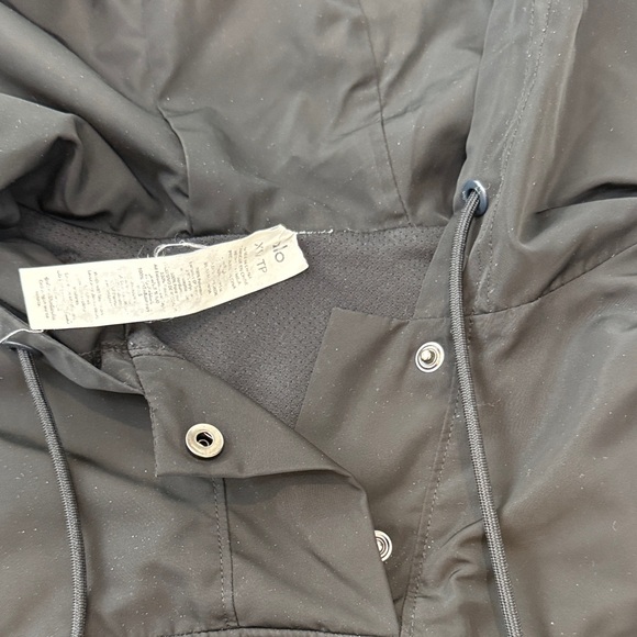 ALO Yoga Black crop rain Jacket pullover size xs - Picture 3 of 6